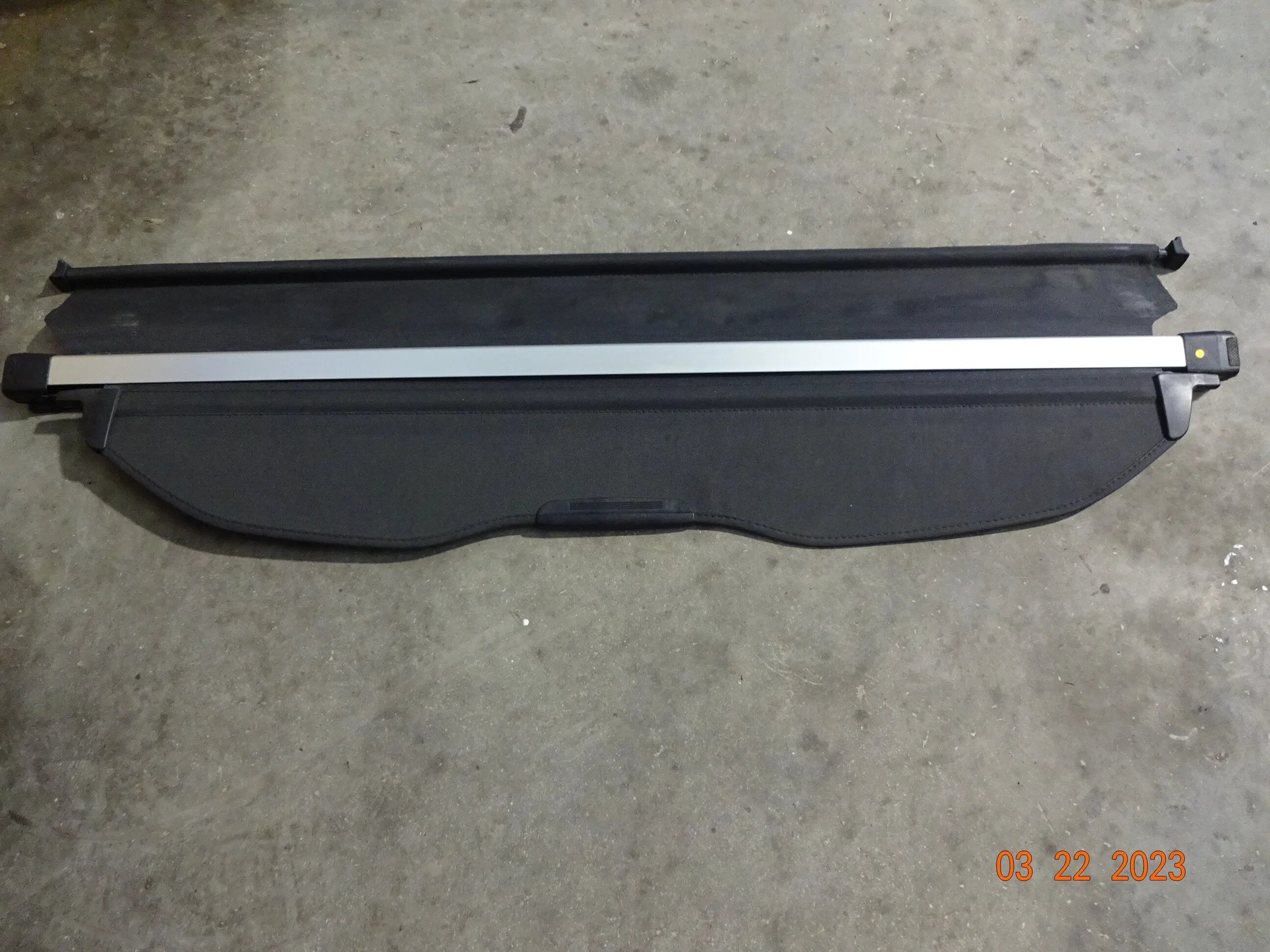 Cover Black Retractable (Good) OEM Subaru Pre-Owned Rear Forester 2014 Cargo