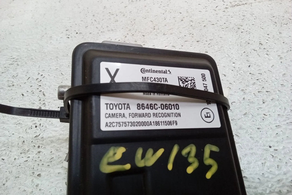 2018 Windshield OEM Toyota Camry (Good) Pre-Owned Camera 8646C-06010 Lane Warning Front Departure