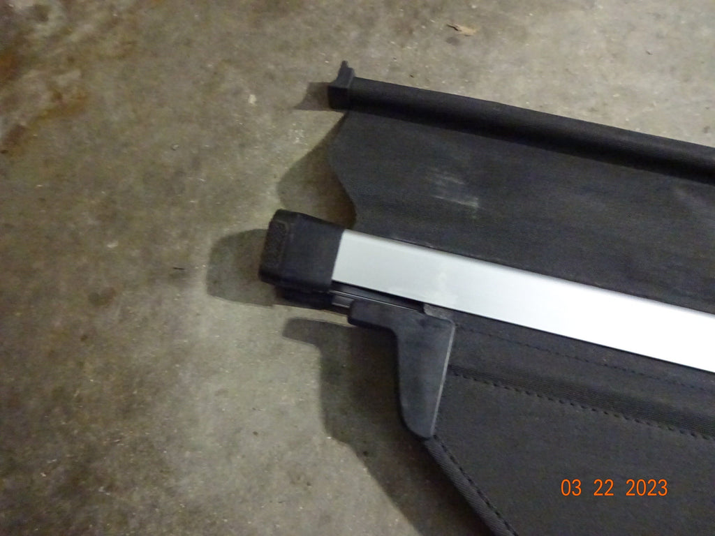 Cover Black Retractable (Good) OEM Subaru Pre-Owned Rear Forester 2014 Cargo