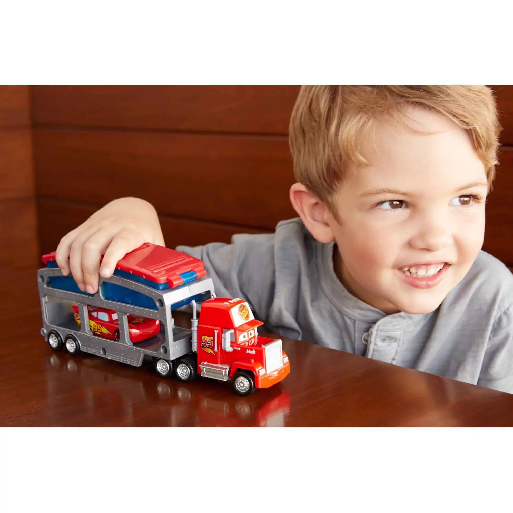 Cars Dip & Mack McQueen with Lightning Trailer Dunk Disney/Pixar