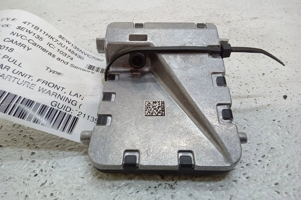 2018 Windshield OEM Toyota Camry (Good) Pre-Owned Camera 8646C-06010 Lane Warning Front Departure