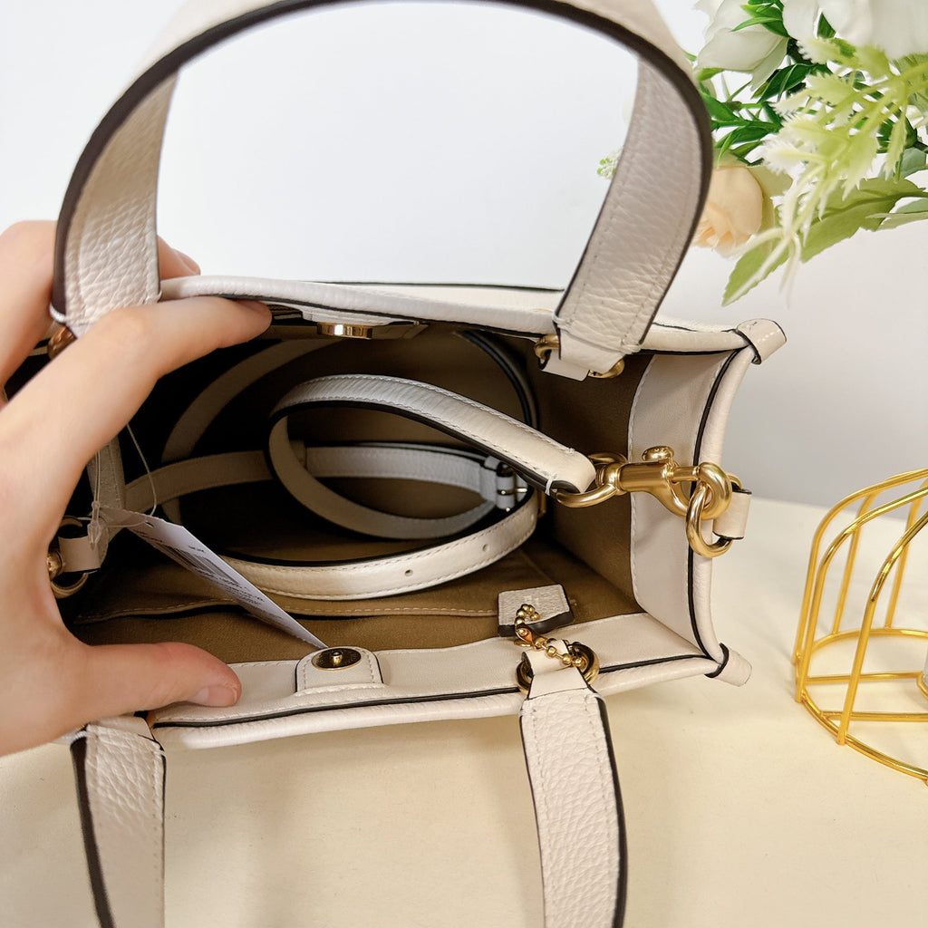 Coach 22 Tote Chalk CO971 Dempsey IN