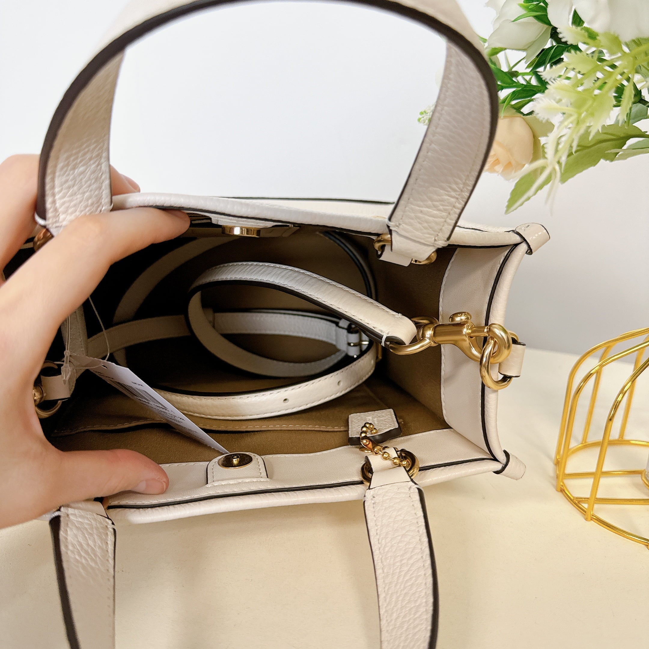 Coach 22 Tote Chalk CO971 Dempsey IN