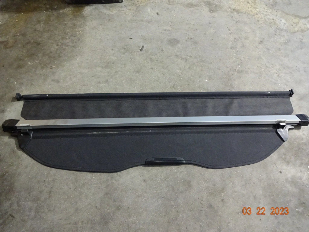 Cover Black Retractable (Good) OEM Subaru Pre-Owned Rear Forester 2014 Cargo
