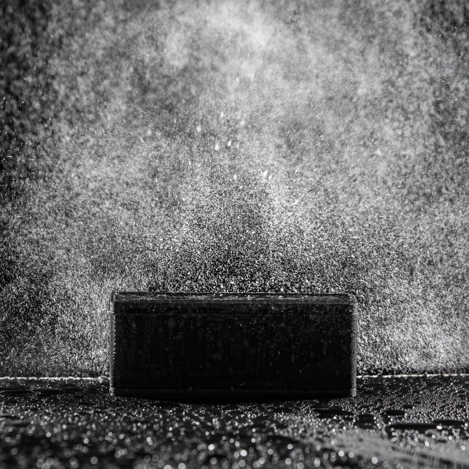 battery and - rechargeable Speaker Portable with Edifier controls on-board MP270 inputs Bluetooth Red USB