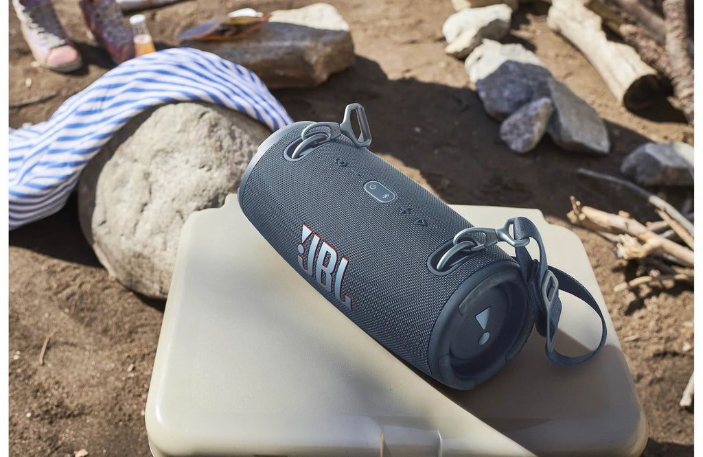 15 Playtime, Waterproof, Xtreme IP67 Speaker, (Refurbished) of Hours Portable (Blue) Bluetooth Restored 3 Powerbank, JBL